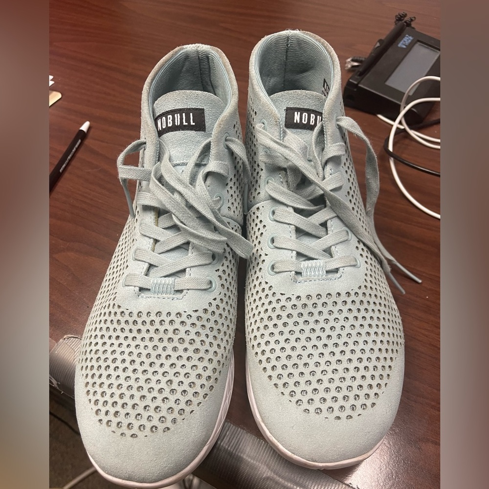 No bull high top training shoes. In great condition. Size 11.5.